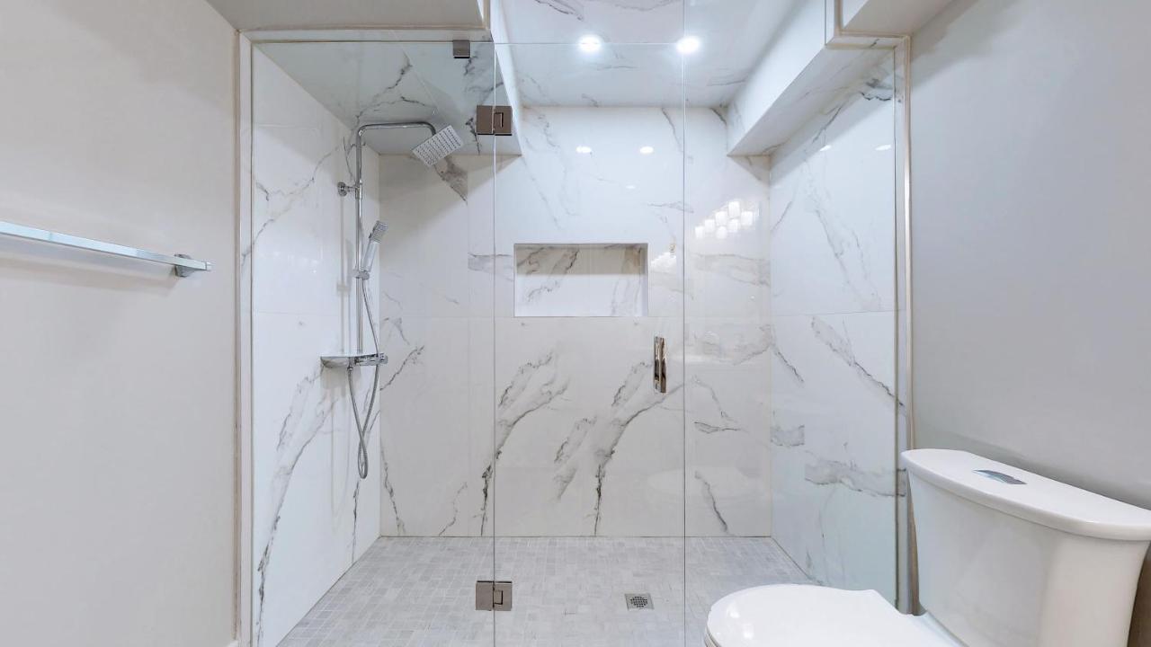 Stunning 2Br Lower Level Unit Воган Экстерьер фото
