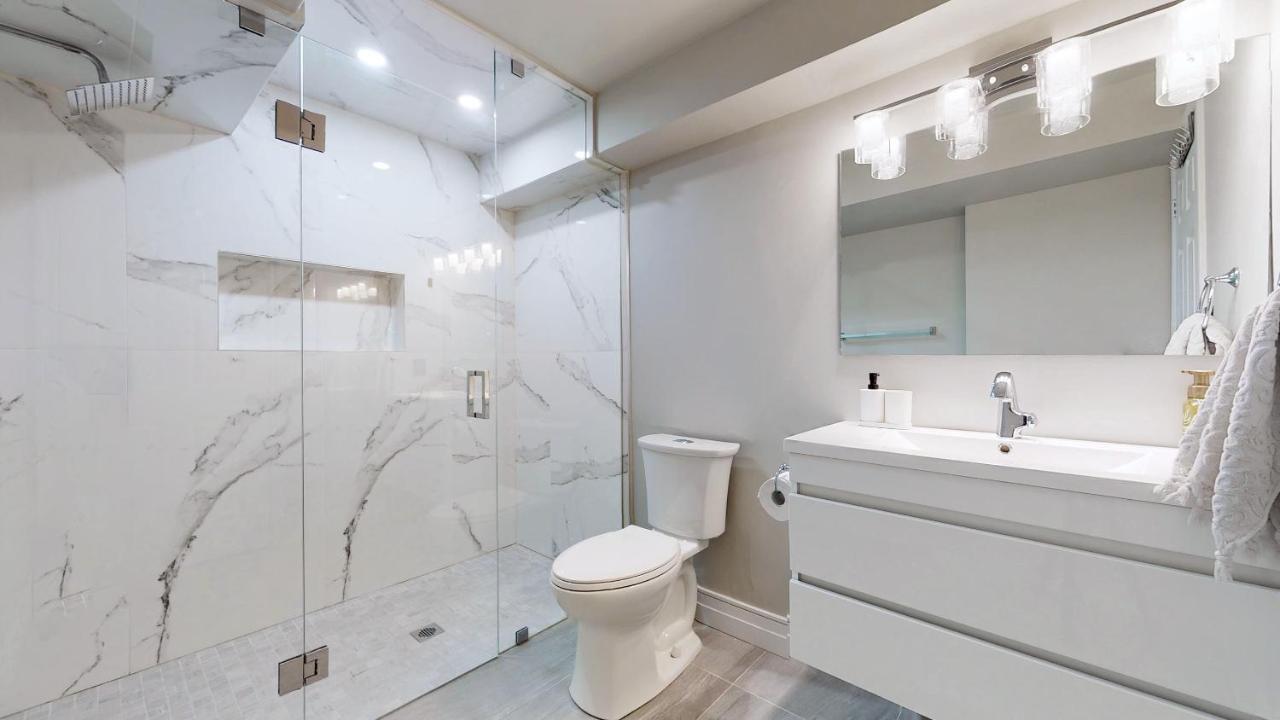 Stunning 2Br Lower Level Unit Воган Экстерьер фото